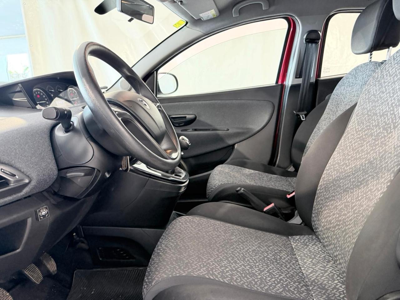 Lancia Ypsilon GPL ACCONTO 0€ RATE DA 200€ AL MESE