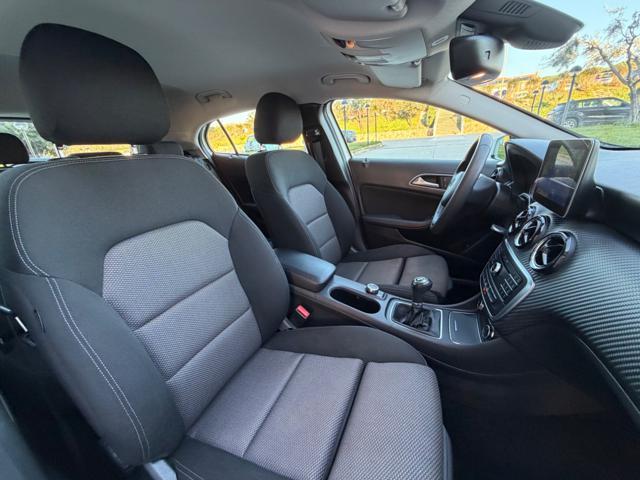 MERCEDES-BENZ GLA 180 PACK NIGHT+NAVI+FULL LED+R.CAM+PORT.ELETTRICO