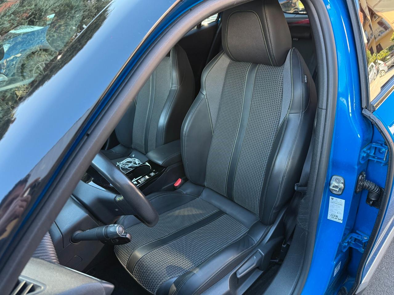 Peugeot 2008 motore elettrico 136 CV GT