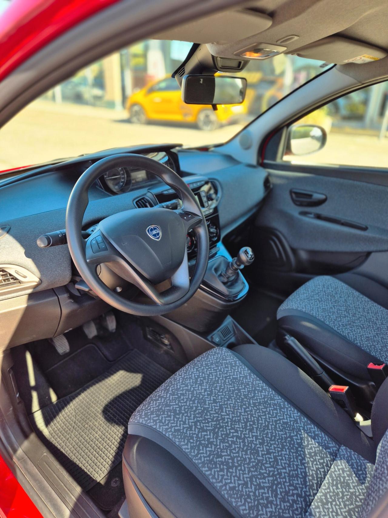 Lancia Ypsilon 1.0 FireFly 5 porte S&S Hybrid Silver