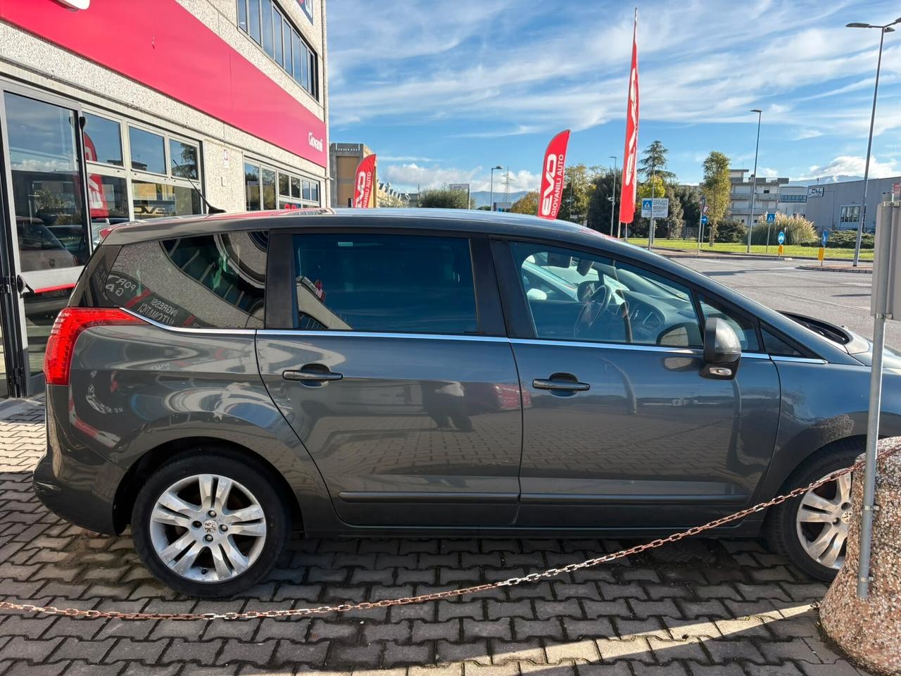 Peugeot 5008 2.0 HDi 150CV Féline