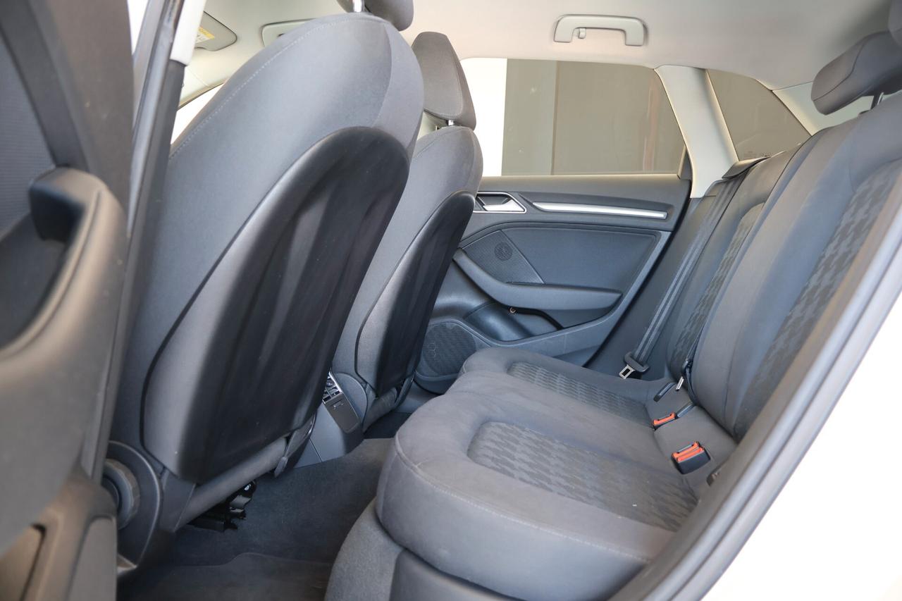 Audi A3 1.6 TDI clean diesel S tronic Attraction