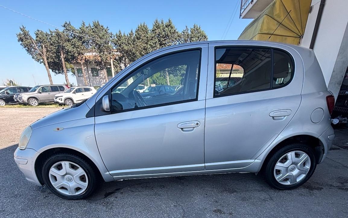 Toyota Yaris 1.3i 16V cat 5 porte Sol