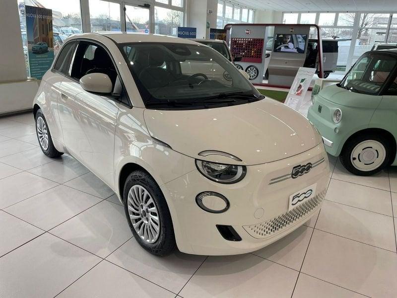 FIAT 500 FIAT 500 ELETTRICA 23,65 KWH 338.7575187 MASSARI MARCO