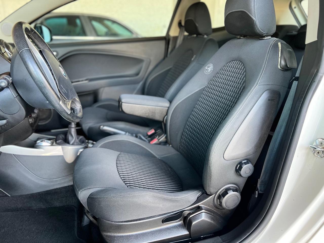 Alfa Romeo MiTo 1.4 95CV Distinctive Premium Pack
