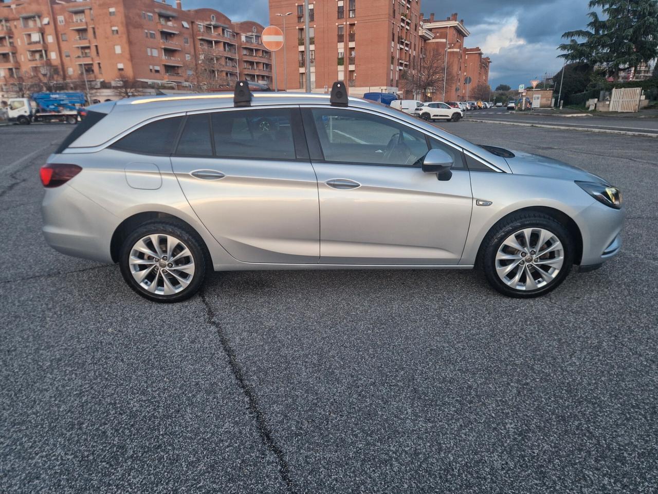 Opel Astra 1.4 Turbo 110cv Innovation 59 mila km Opel Astra 1.4 Turbo 110cv Innovation 59 mila km Metano