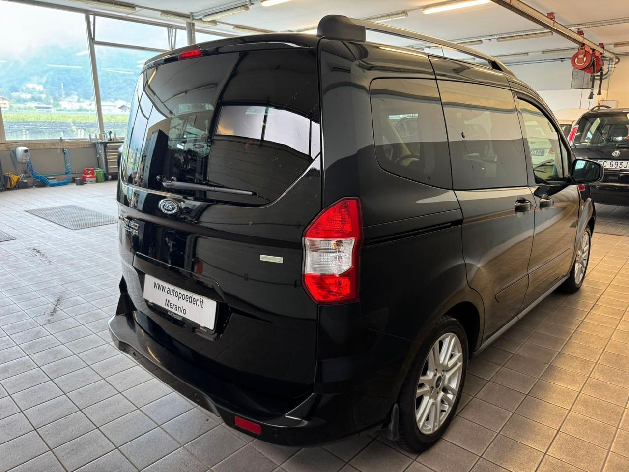 Ford Tourneo Courier 1.0 EcoBoost 100 CV Titanium
