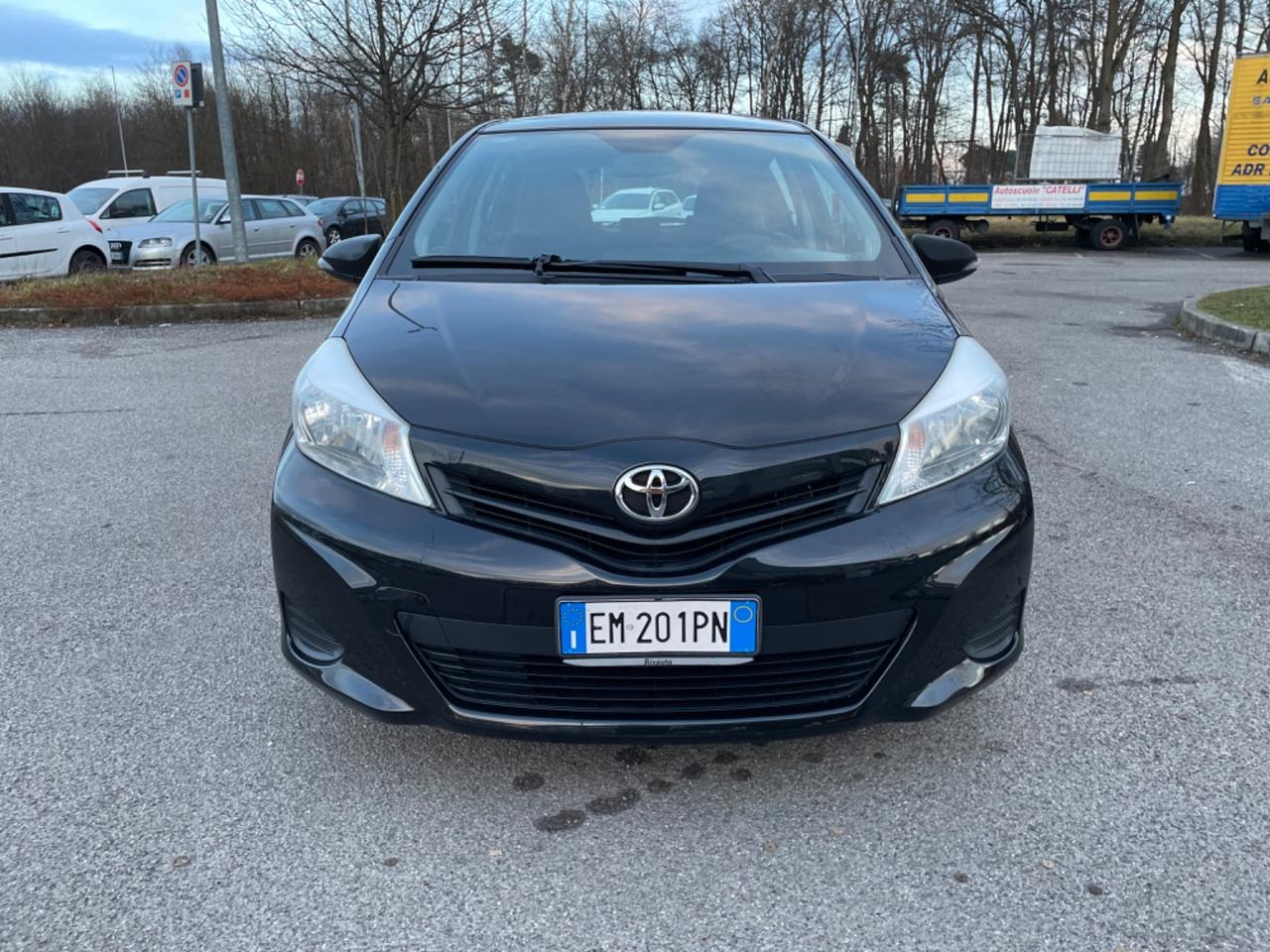 Toyota Yaris 1.0 5 porte Lounge * Neo patentati *