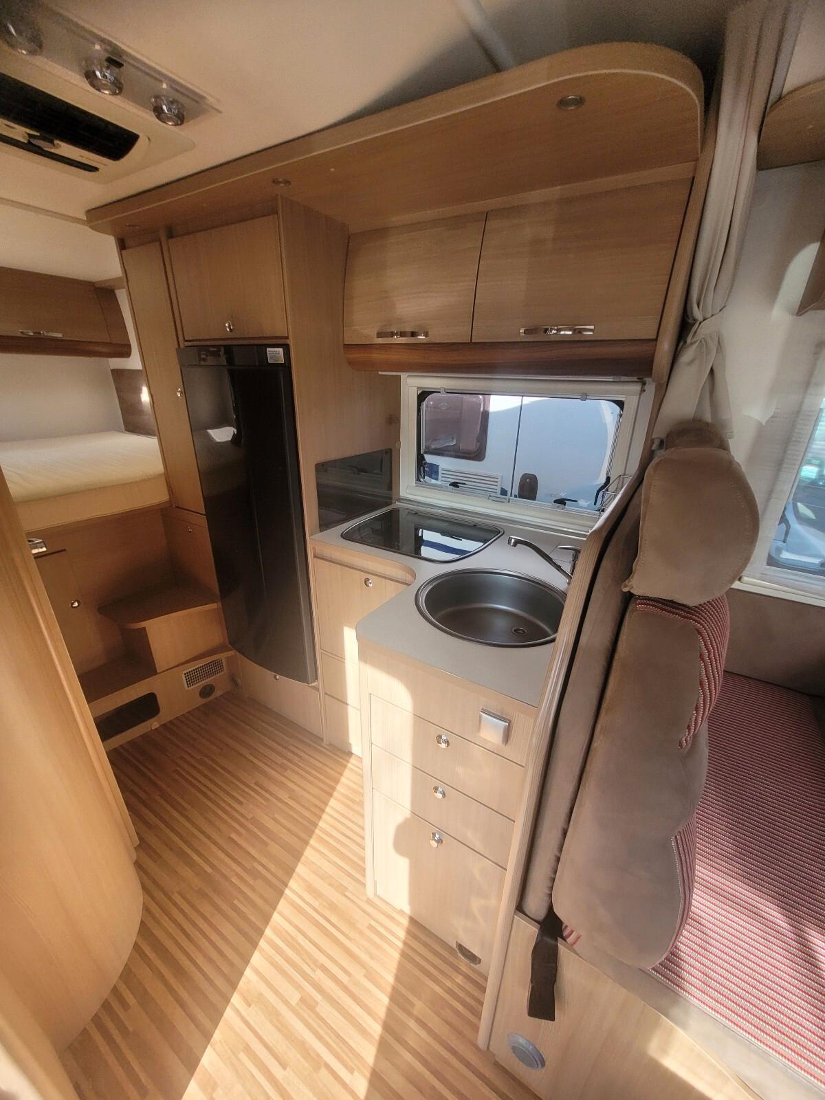 Adria MATRIX M 680 SP CON AMPIO GARAGE