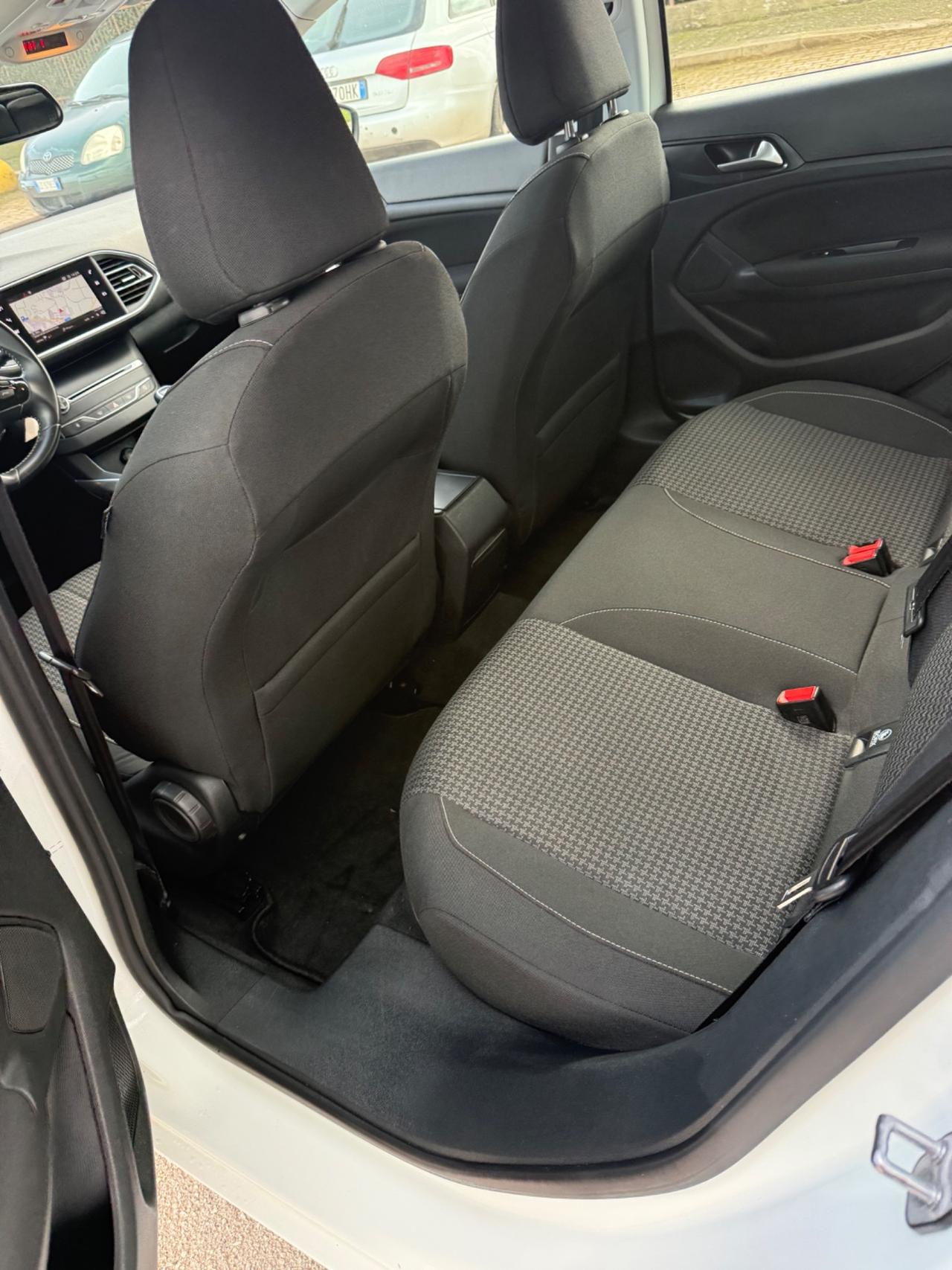 Peugeot 308 BlueHDi 130 S&S Business