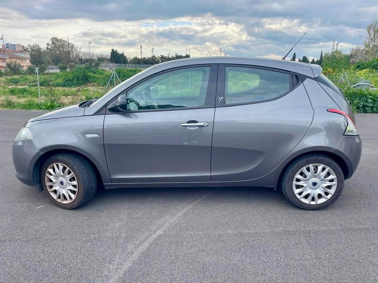 Lancia Ypsilon 1.2 Silver