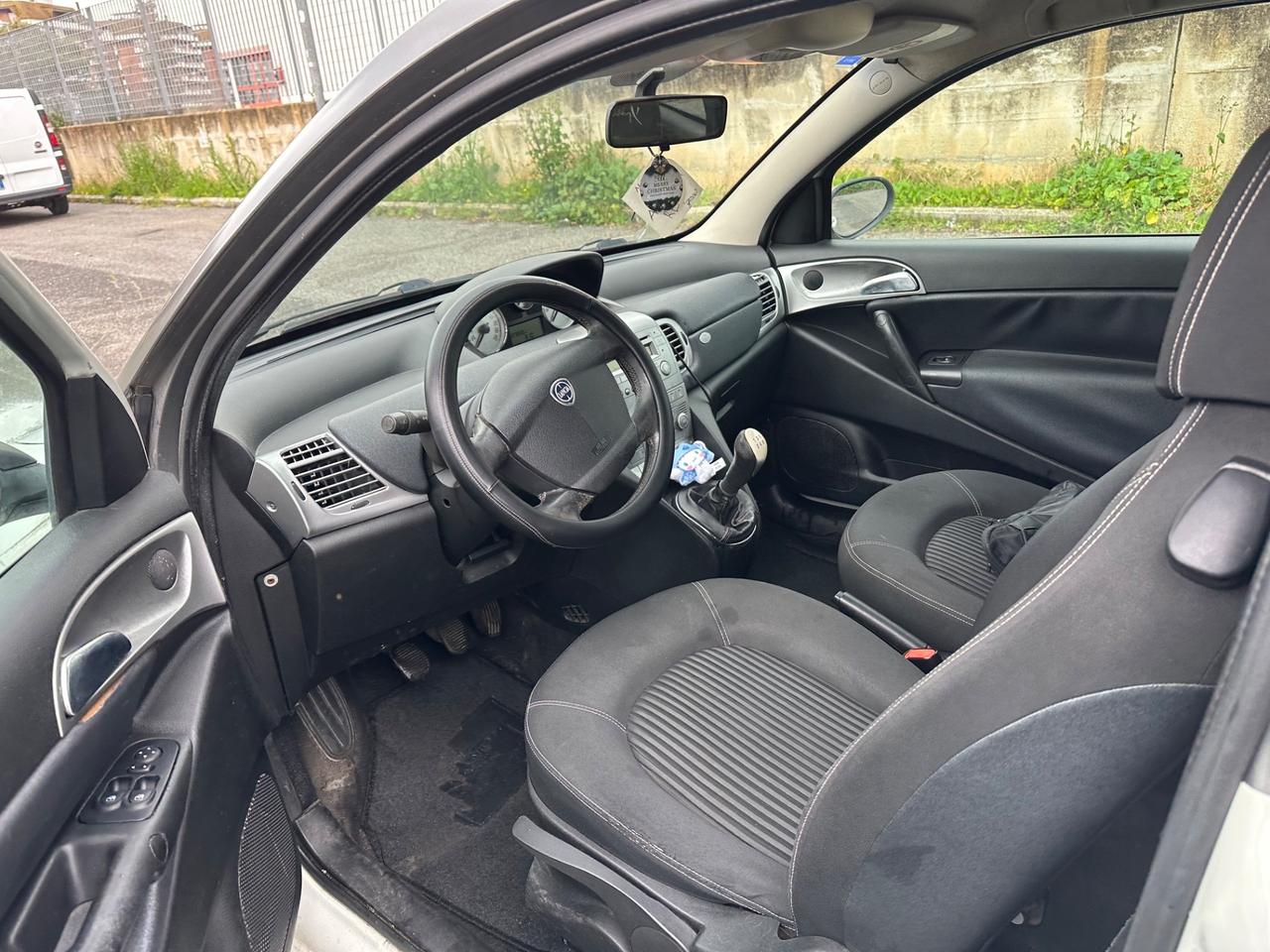 Lancia Ypsilon 1.3 MJT 75 CV Argento