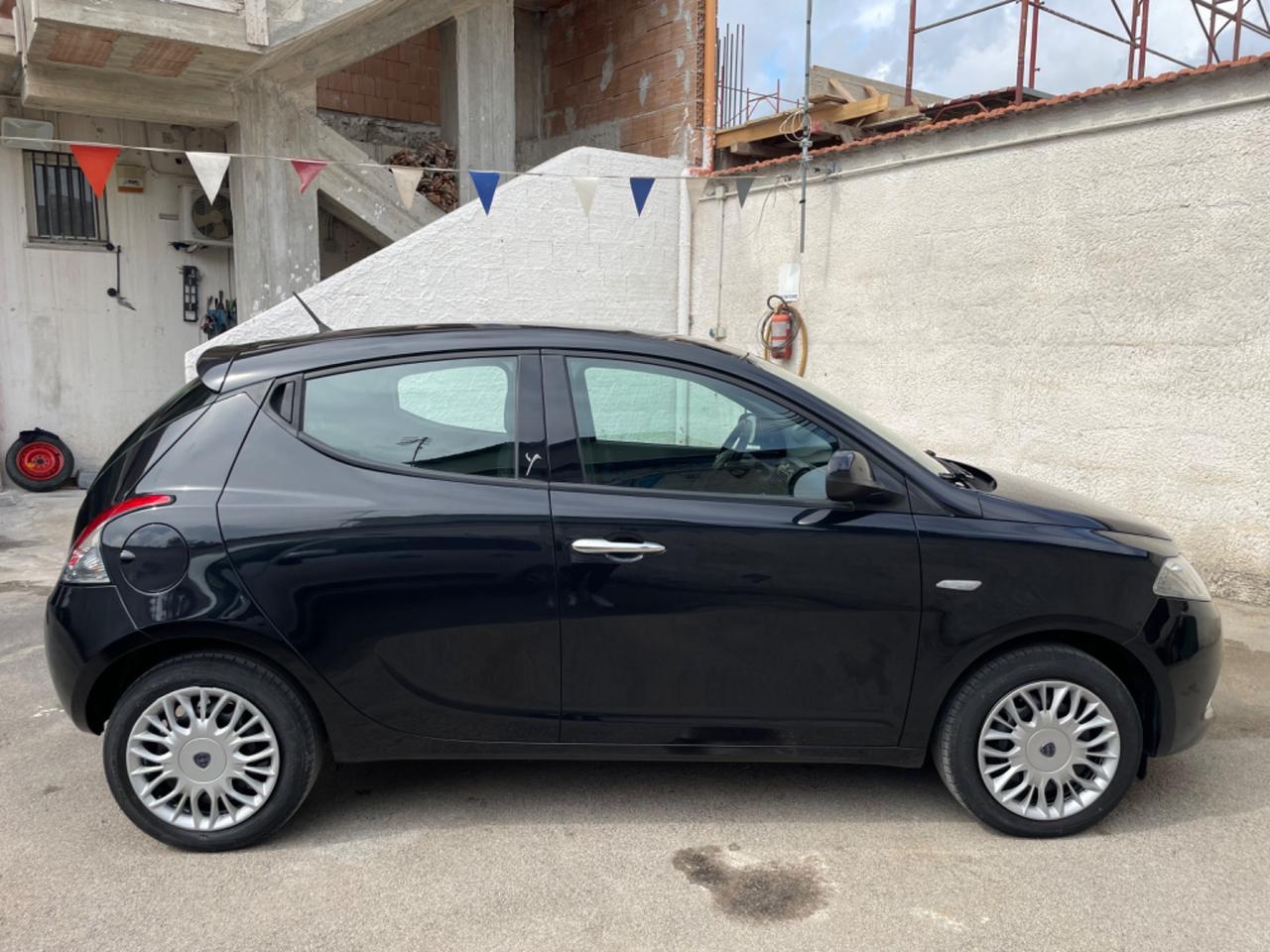 Lancia Ypsilon 1.2 69 CV 5 porte S&S Gold dal nord Italia