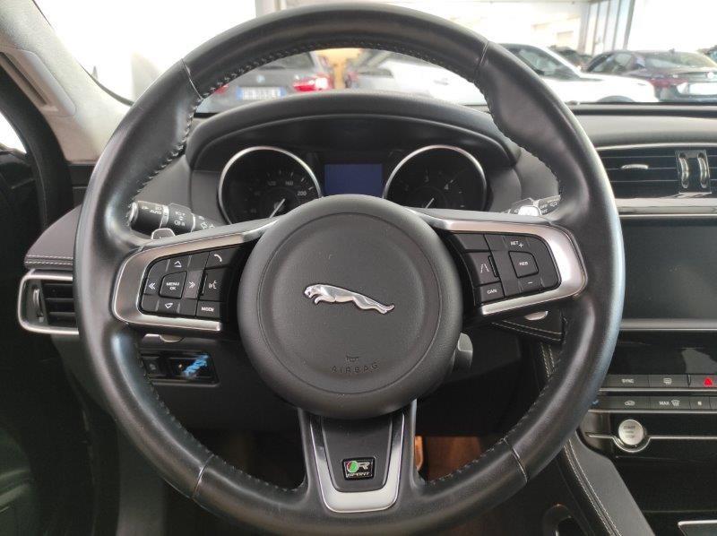 JAGUAR F-Pace (X761) - F-Pace 2.0 D 180 CV aut. R-Sport