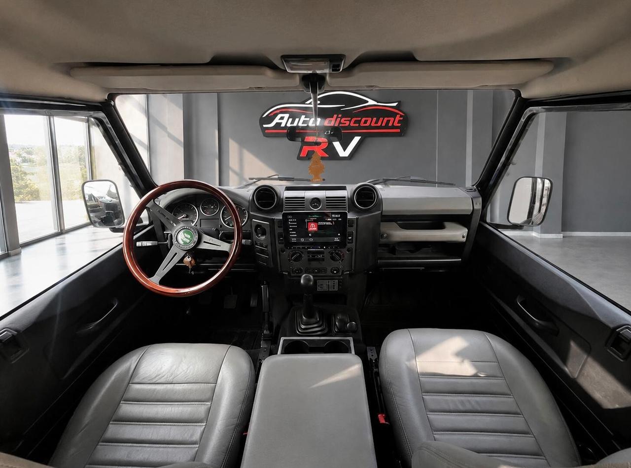 Land Rover Defender 90 2.4 TD4 Station Wagon SE