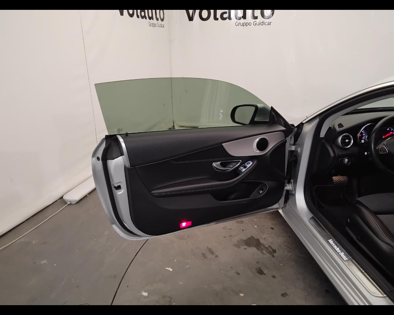 Mercedes-Benz Classe C-C205 2016 Coupe - C Coupe 220 d Premium 4matic auto