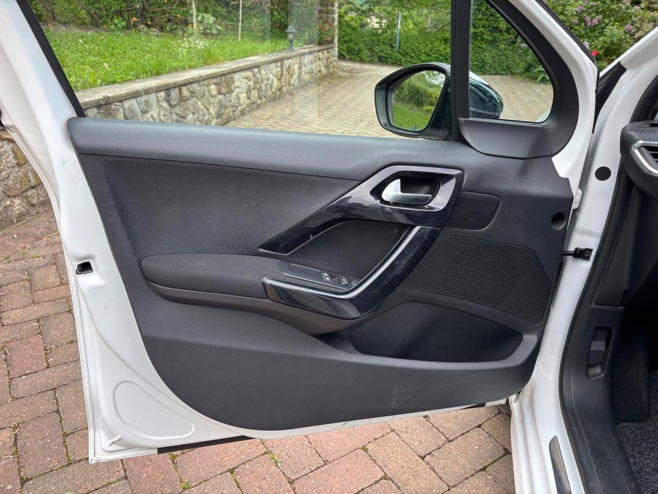 Peugeot 208 BlueHDi 75 5 porte Style OK NEOPATENTATI