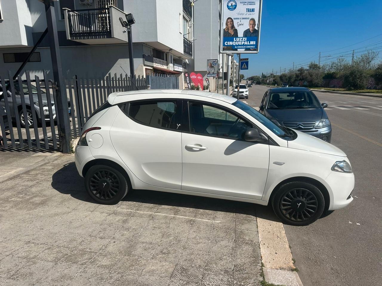 Lancia Ypsilon 1.2 69 CV 5 porte Silver