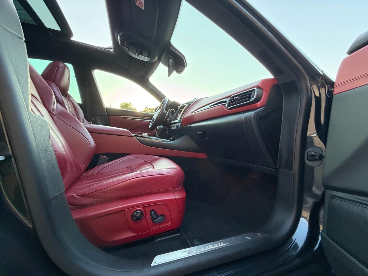Maserati Levante Gransport/3.0 V6 250 CV/21"/TETTO
