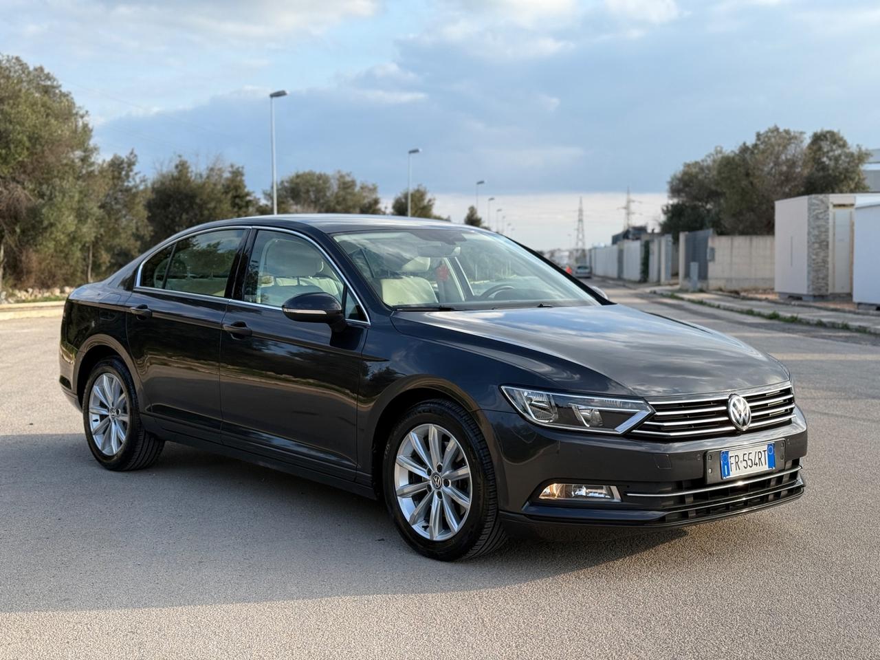 Volkswagen Passat 1.6 TDI SCR DSG Business BMT