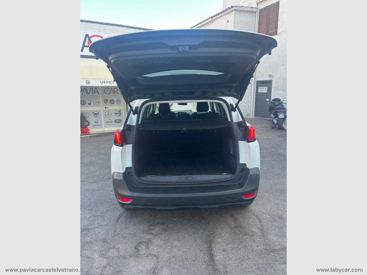 PEUGEOT 5008 BlueHDi 130 S&S EAT8 Business
