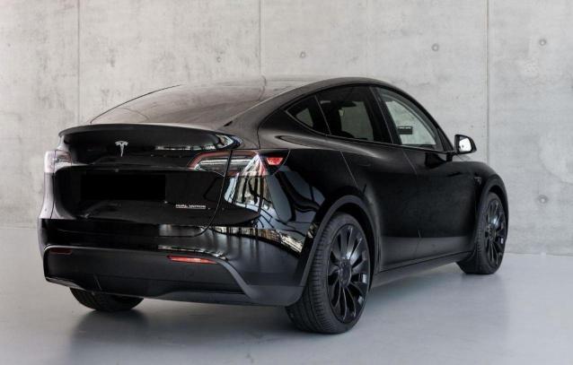 Tesla Model Y Performance Dual Motor awd