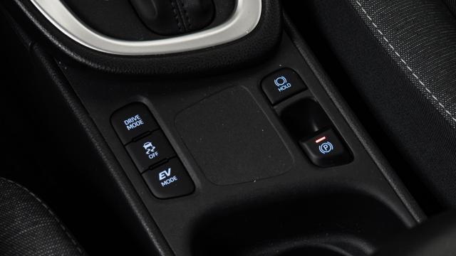 TOYOTA Yaris 1.5 Hybrid IVA ESPOSTA NEOPATENTATI