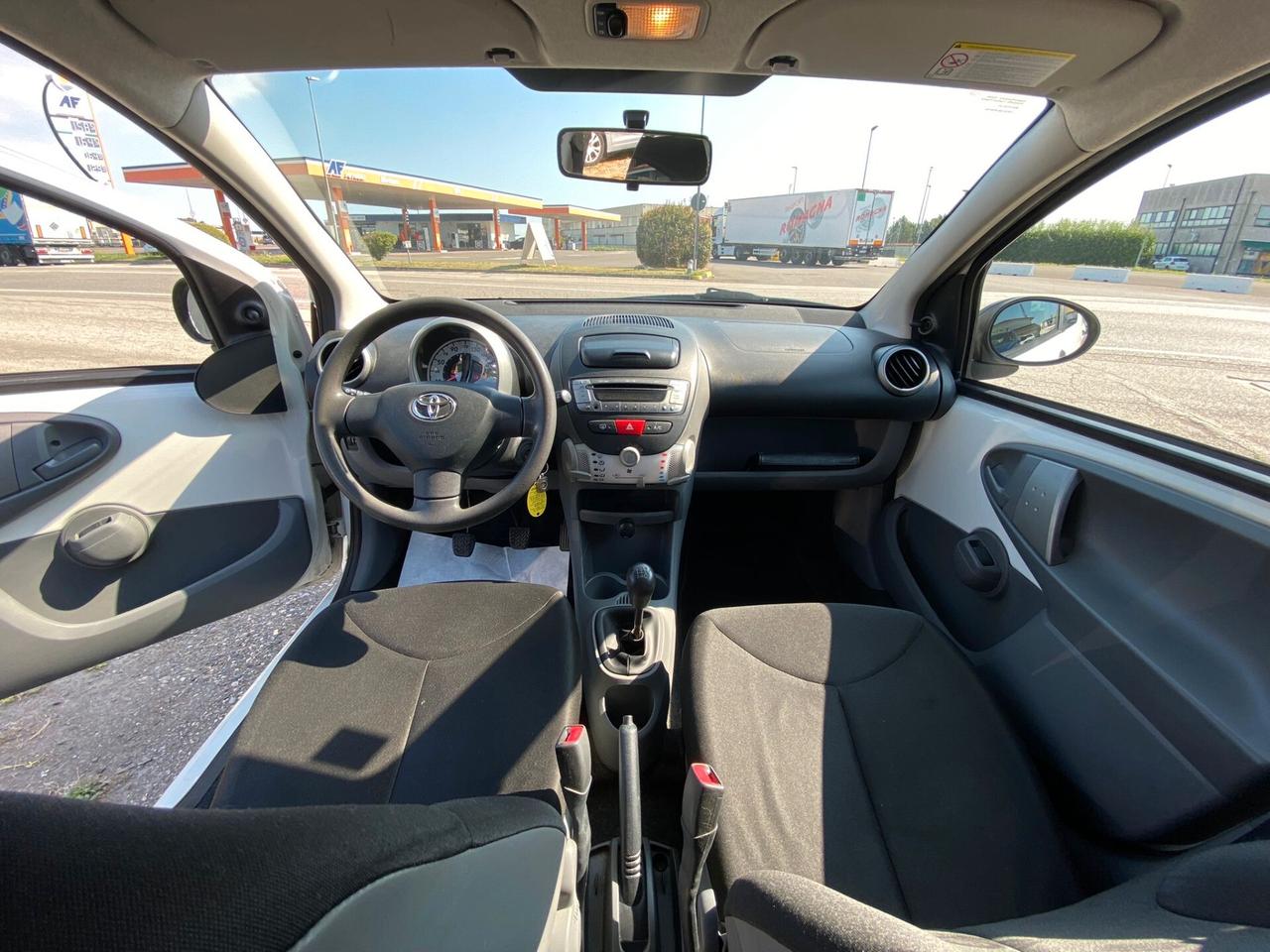 Toyota Aygo 1.0 12V VVT-i 5 porte Deep Ocean Connect