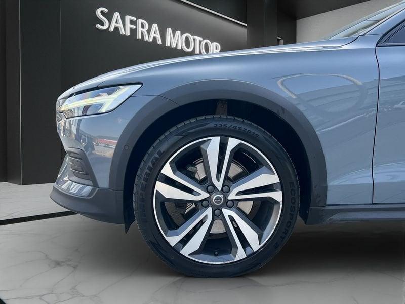 Volvo V60 Cross Country B4 D AWD autom. PLUS
