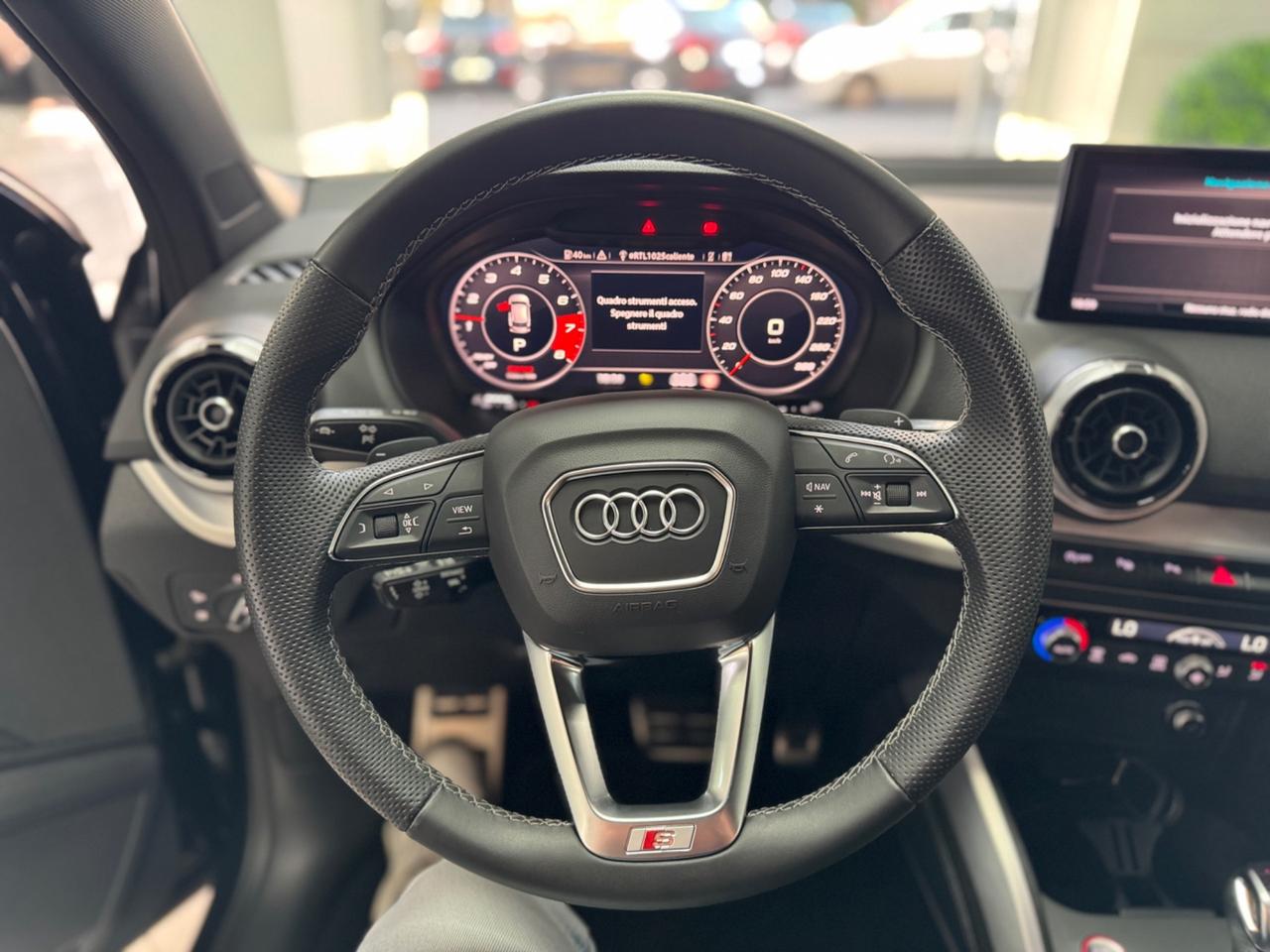 Audi Q2 SQ2 TFSI quattro S tronic sport attitude