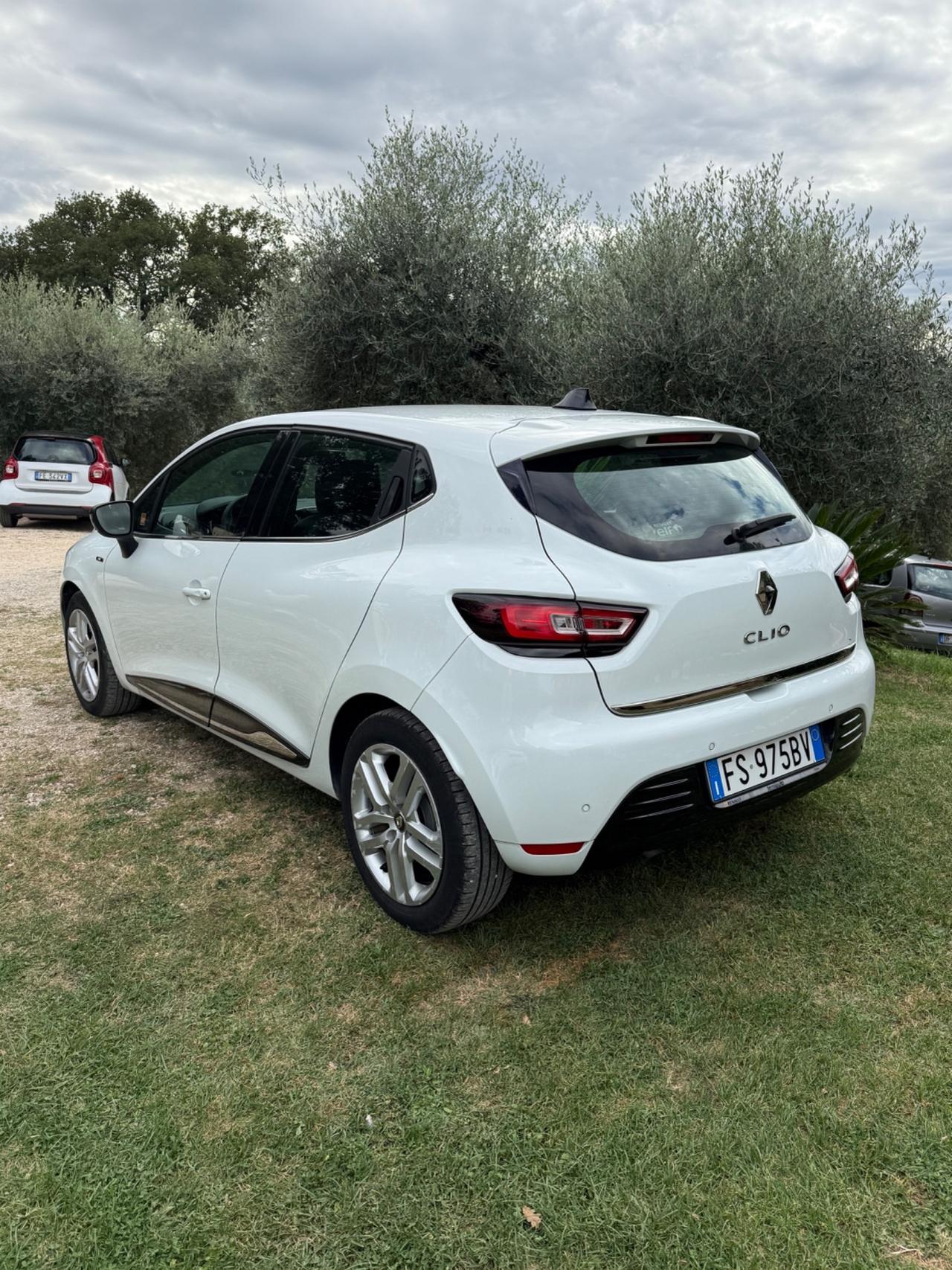 Renault Clio dCi 8V 90 CV EDC 5 porte Moschino Life