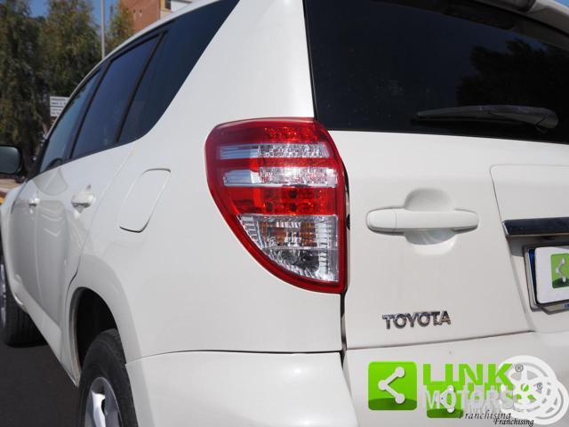 TOYOTA RAV 4 2.2 D-4WD Luxury