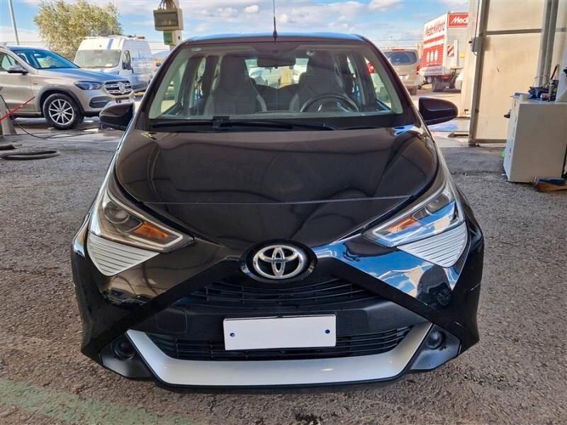 Toyota Aygo Connect 1.0 VVT-i 72CV 5 porte x-business MMT