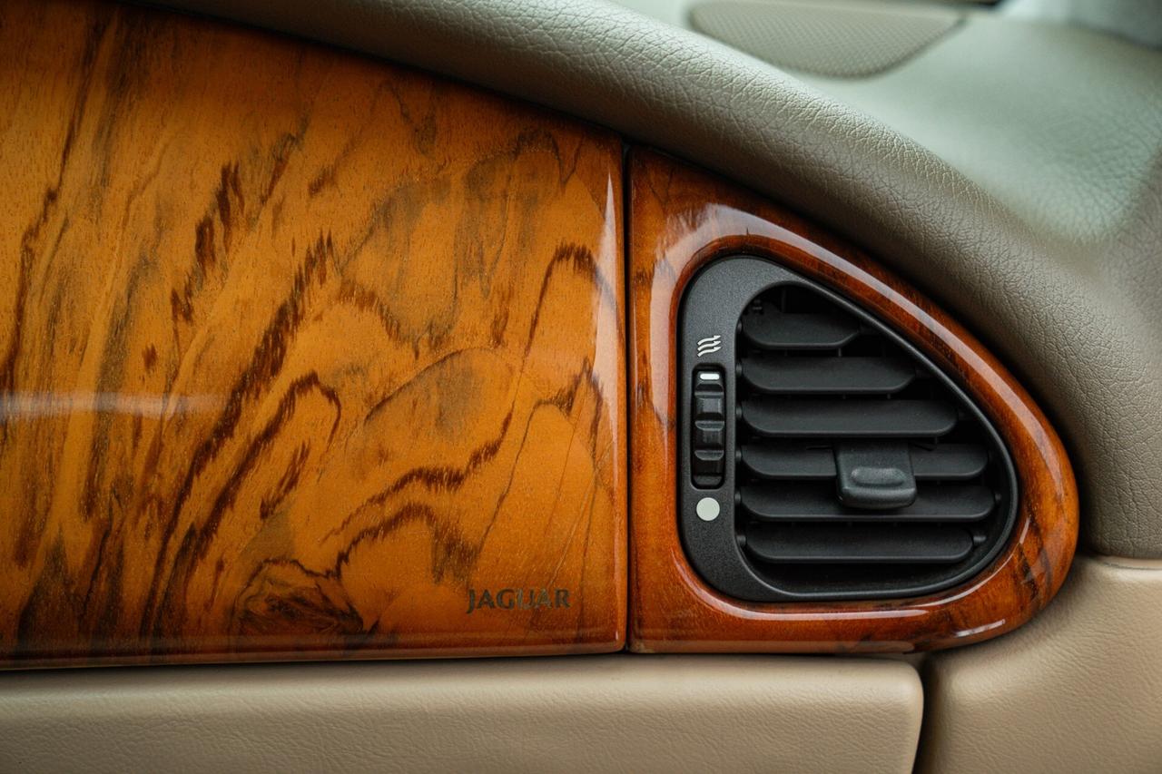 Jaguar XK 8 QDV CABRIOLET - JAG00083