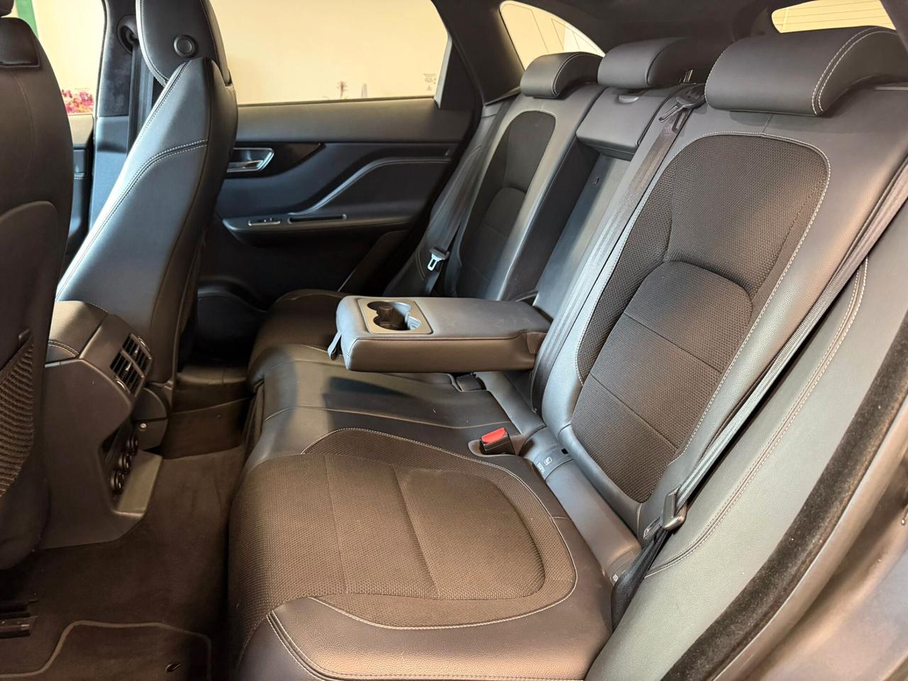 Jaguar F-Pace 2.0 D 180 CV AWD aut. R-Sport