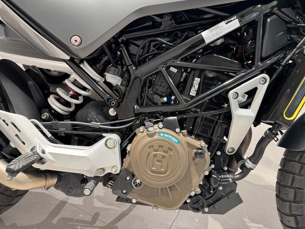 Husqvarna Svartpilen 401 Sport