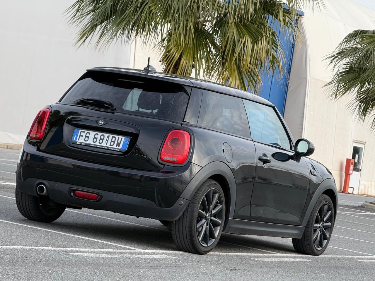 Mini 1.5 Cooper D 116 CV-AUTOM-BLACK EDITION