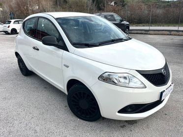 Lancia Ypsilon 1.2 69 CV 5 porte S&S Black and Noir