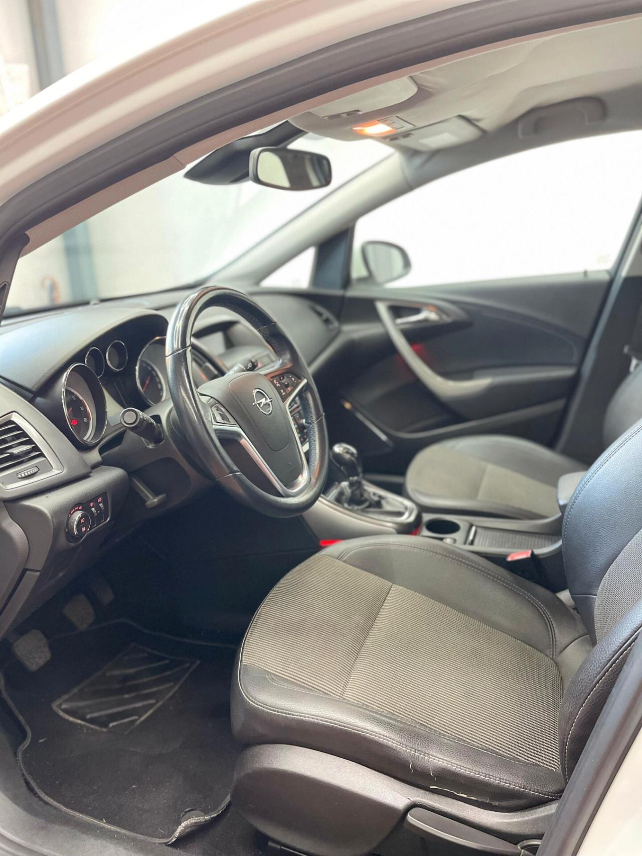 Opel Astra 1.4 Turbo 140CV GPL