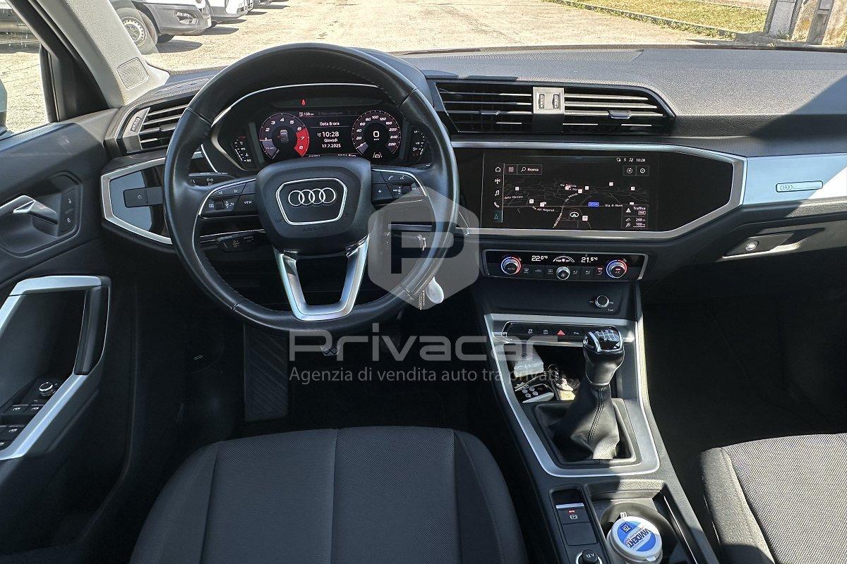 AUDI Q3 35 TFSI Business