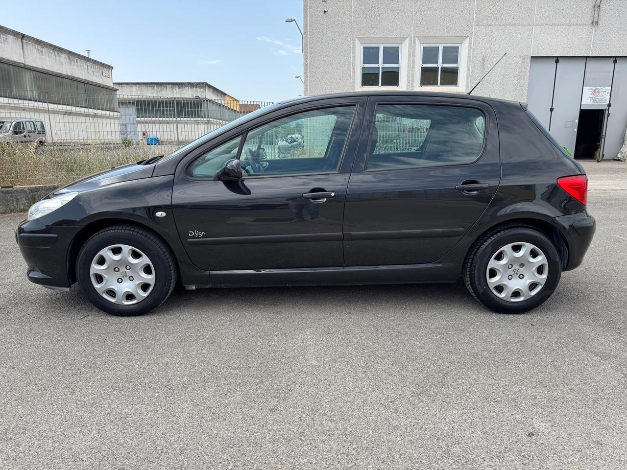 Peugeot 307 1.4 16V 5p. 143000 km
