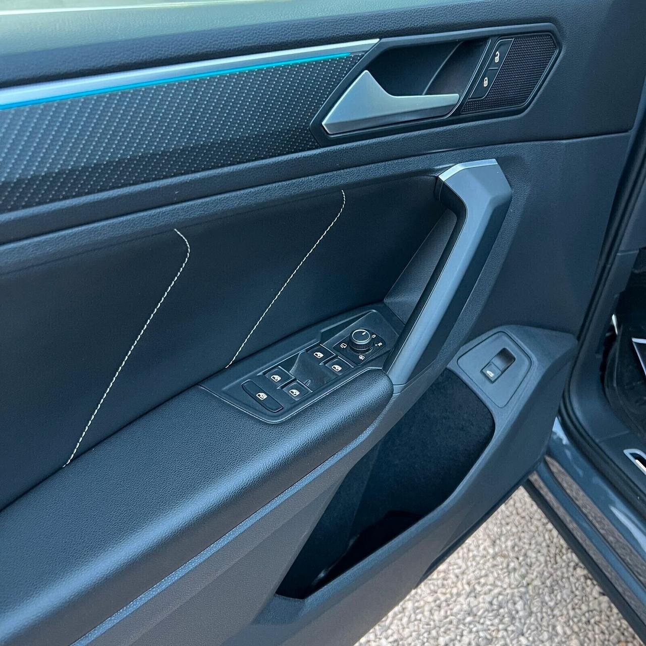 Volkswagen Tiguan 2.0 150CV DSG RLINE CAMERA APPLE CAR PLAY MATRIX