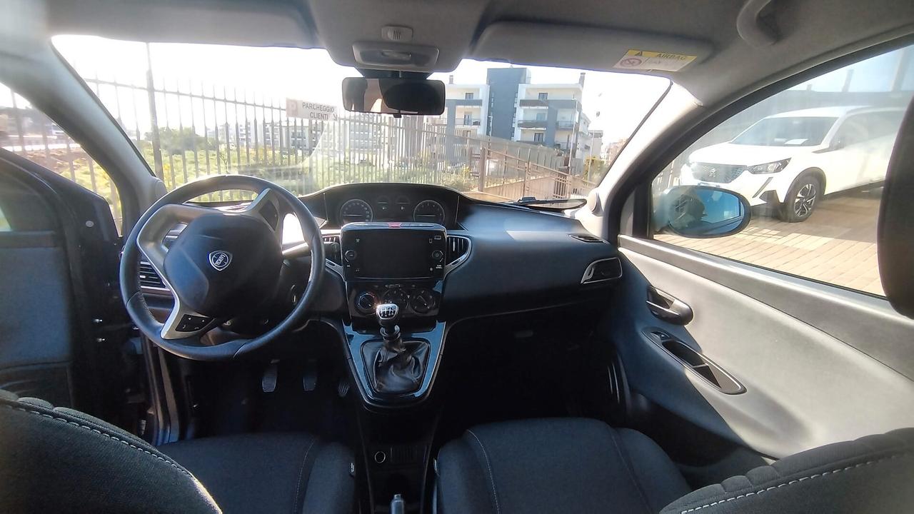 Lancia Ypsilon 1.0 FireFly 5 porte S&S Hybrid Ecochic Gold