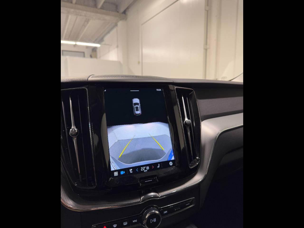 VOLVO XC60 B4 PLUS DARK AUTO