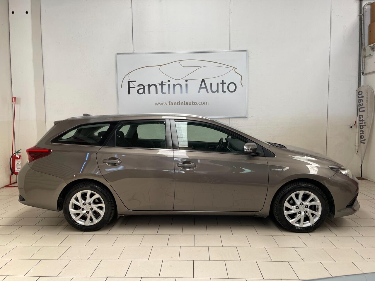 Toyota Auris Business Pack 1.8h cvt-Ok Neopat-LEGGO SOTTO