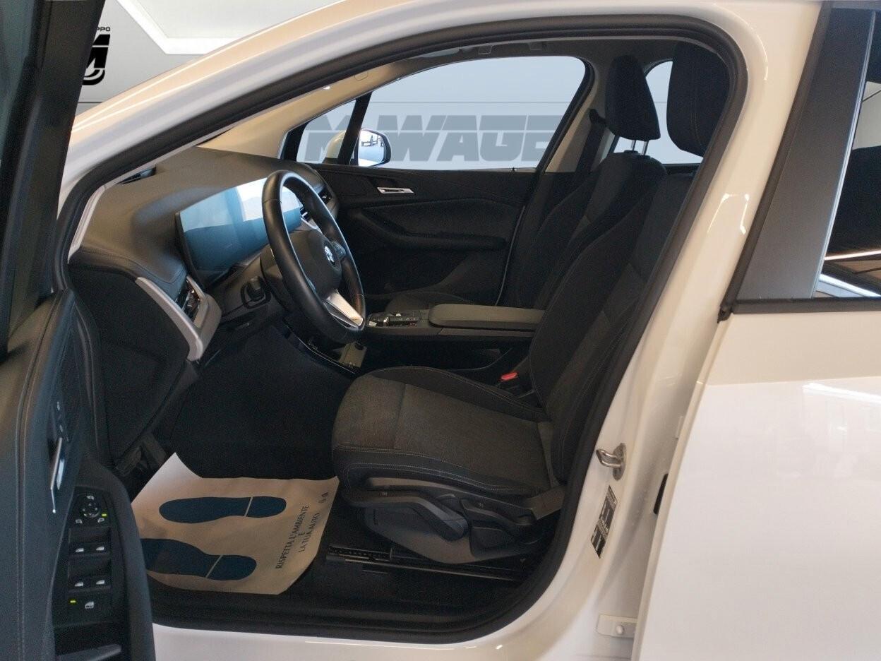 BMW 220 i Active Tourer mhev 48V auto