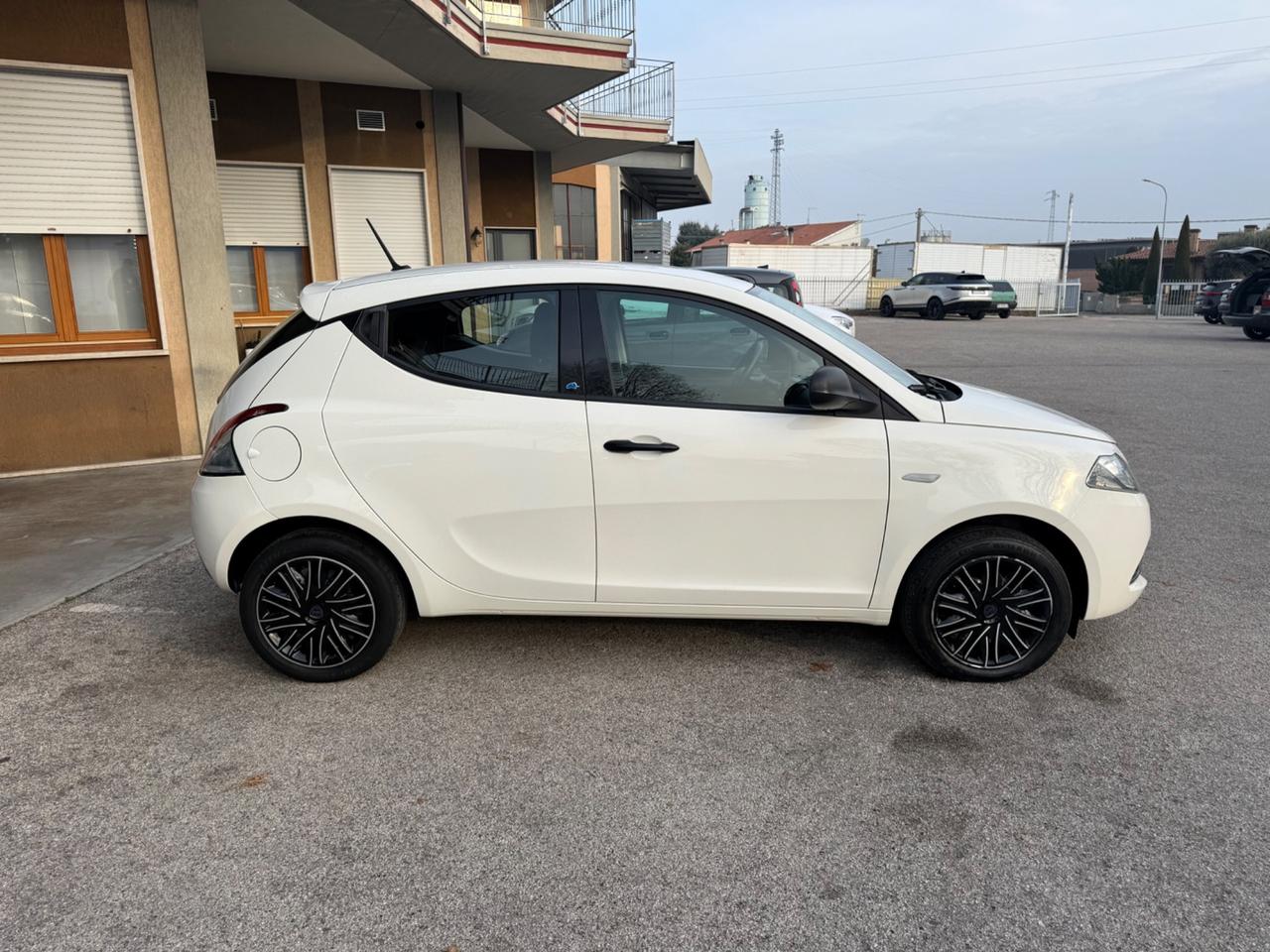 Lancia Ypsilon 1.2 69 CV 5 porte GPL-Neopatentati