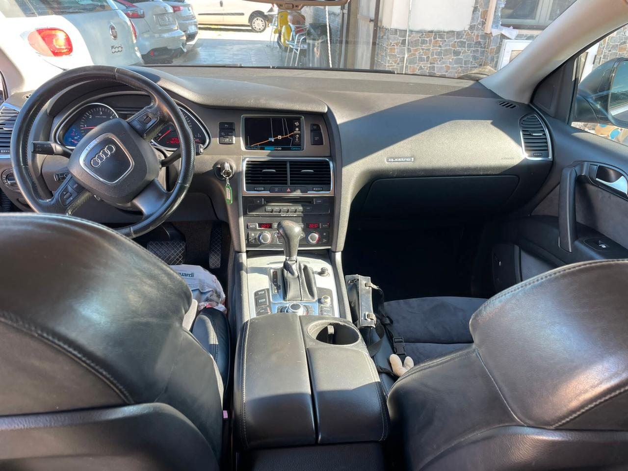 Audi Q7 3.0 V6 TDI 233CV quattro tiptronic 7 POSTI sospensioni gancio di traino