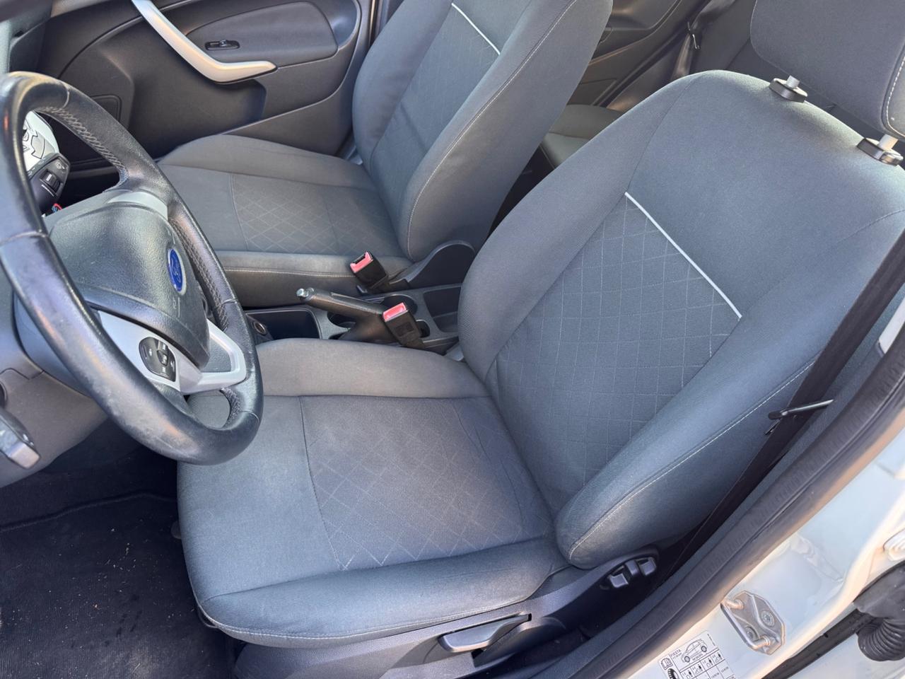 Ford Fiesta 1.2 60CV 5p. Neopaten garanzia 12 mesi