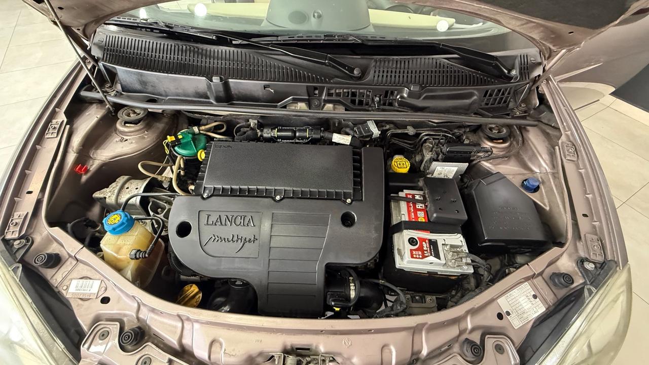 Lancia Ypsilon 1.3 MJT 75 CV Platino